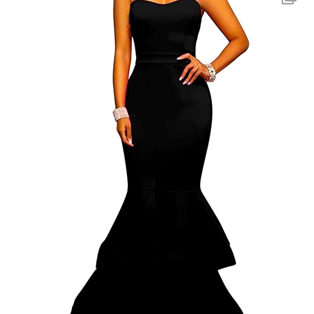 Sleeveless dress.